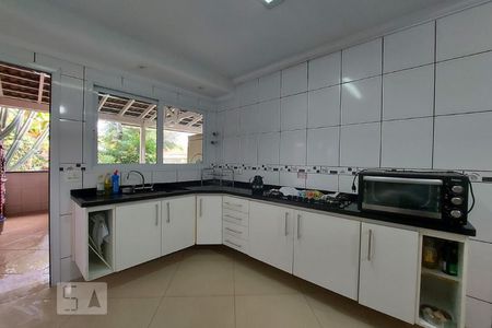 Casa à venda com 500m², 4 quartos e 4 vagas Casa à venda com 500m², 4 quartos e 4 vagasCozinha