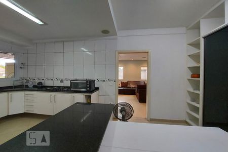 Casa à venda com 500m², 4 quartos e 4 vagas Casa à venda com 500m², 4 quartos e 4 vagasCozinha