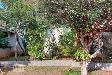 Casa à venda com 500m², 4 quartos e 4 vagas Casa à venda com 500m², 4 quartos e 4 vagasJardim