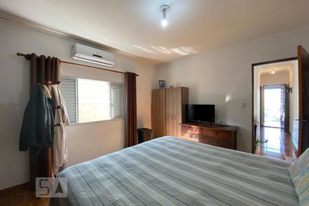 Quarto 1 de casa para alugar com 2 quartos, 75m² em Jardim Mirna, Taboão da Serra