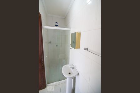 Banheiro de kitnet/studio para alugar com 1 quarto, 15m² em Vila Gomes, São Paulo