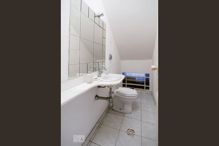 Lavabo de casa para alugar com 3 quartos, 198m² em Vila Sofia, São Paulo