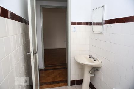 Banheiro de apartamento à venda com 1 quarto, 56m² em Santana, Porto Alegre