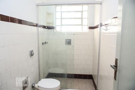 Banheiro de apartamento à venda com 1 quarto, 56m² em Santana, Porto Alegre