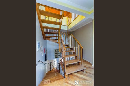 Escada - Cobertura de casa à venda com 3 quartos, 420m² em Jardim Itu, Porto Alegre