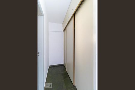 Quarto da suíte - Armários de apartamento para alugar com 1 quarto, 53m² em Centro, Campinas