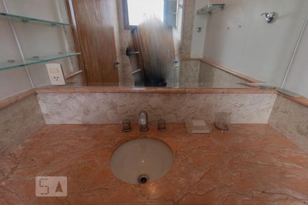 Apartamento para alugar com 215m², 4 quartos e 4 vagas Apartamento para alugar com 215m², 4 quartos e 4 vagasBanheiro da Suíte 3