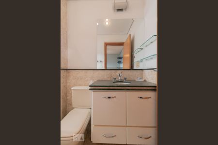 Apartamento para alugar com 215m², 4 quartos e 4 vagas Apartamento para alugar com 215m², 4 quartos e 4 vagasBanheiro da Suíte 2