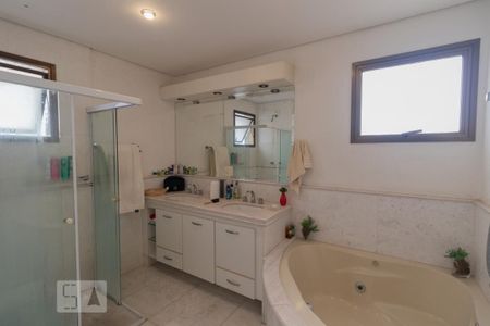 Apartamento para alugar com 215m², 4 quartos e 4 vagas Apartamento para alugar com 215m², 4 quartos e 4 vagasBanheiro da Suíte 4