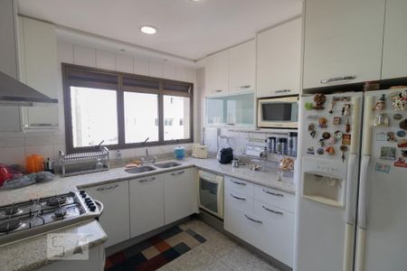 Apartamento para alugar com 215m², 4 quartos e 4 vagas Apartamento para alugar com 215m², 4 quartos e 4 vagasCozinha