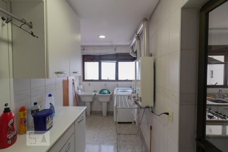 Apartamento para alugar com 215m², 4 quartos e 4 vagas Apartamento para alugar com 215m², 4 quartos e 4 vagasÁrea de Serviço