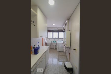 Apartamento para alugar com 215m², 4 quartos e 4 vagas Apartamento para alugar com 215m², 4 quartos e 4 vagasÁrea de Serviço