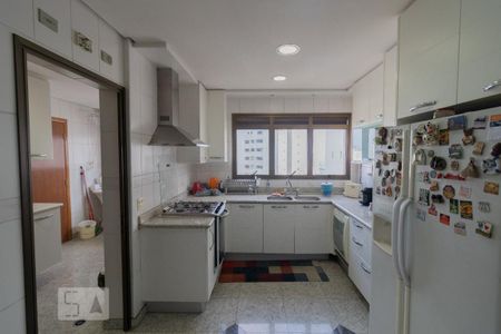 Apartamento para alugar com 215m², 4 quartos e 4 vagas Apartamento para alugar com 215m², 4 quartos e 4 vagasCozinha