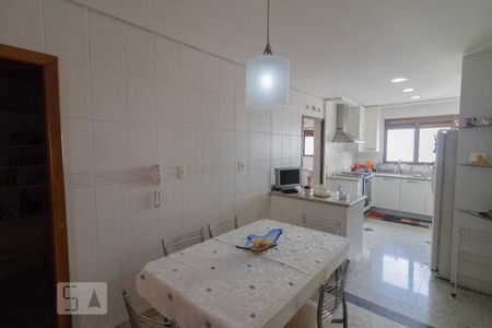 Apartamento para alugar com 215m², 4 quartos e 4 vagas Apartamento para alugar com 215m², 4 quartos e 4 vagasCozinha
