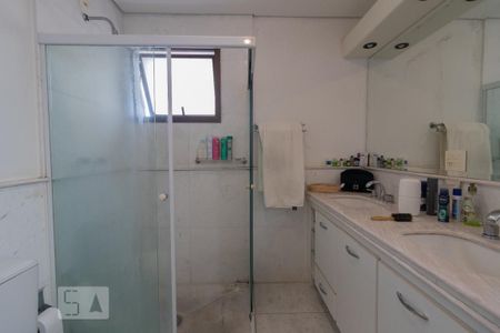 Apartamento para alugar com 215m², 4 quartos e 4 vagas Apartamento para alugar com 215m², 4 quartos e 4 vagasBanheiro da Suíte 4