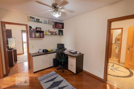Apartamento para alugar com 215m², 4 quartos e 4 vagas Apartamento para alugar com 215m², 4 quartos e 4 vagasEscritório