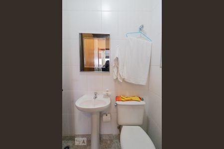 Apartamento para alugar com 215m², 4 quartos e 4 vagas Apartamento para alugar com 215m², 4 quartos e 4 vagasBanheiro de Serviço