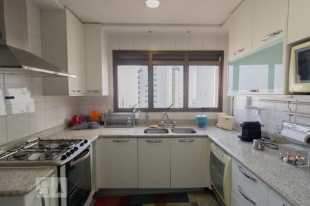 Apartamento para alugar com 215m², 4 quartos e 4 vagas Apartamento para alugar com 215m², 4 quartos e 4 vagasCozinha