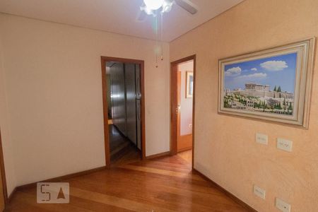 Apartamento para alugar com 215m², 4 quartos e 4 vagas Apartamento para alugar com 215m², 4 quartos e 4 vagasEscritório