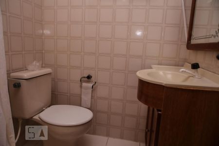 Banheiro de apartamento para alugar com 1 quarto, 40m² em Cristal, Porto Alegre