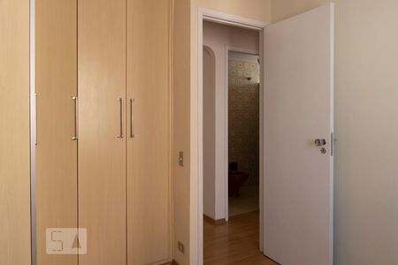 Quarto 1 de apartamento para alugar com 2 quartos, 55m² em Vila Guarani, São Paulo