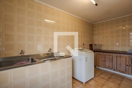 Casa à venda com 300m², 3 quartos e 2 vagas Casa à venda com 300m², 3 quartos e 2 vagasÁrea de Serviço