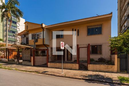 Casa à venda com 300m², 3 quartos e 2 vagas Casa à venda com 300m², 3 quartos e 2 vagasFachada