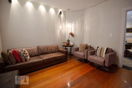 Sala de TV de casa à venda com 6 quartos, 490m² em Santa Amelia, Belo Horizonte