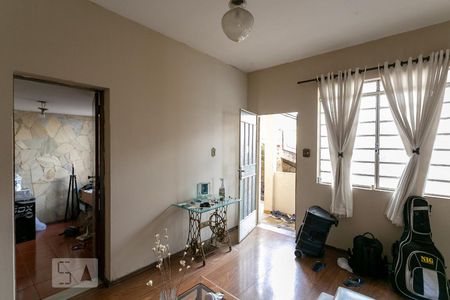 Sala de casa à venda com 9 quartos, 380m² em Sagrada Família, Belo Horizonte