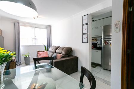 Sala de apartamento para alugar com 2 quartos, 42m² em Vila Zat, São Paulo