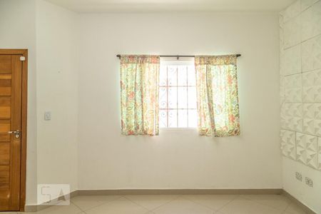 Sala de casa de condomínio para alugar com 2 quartos, 70m² em Vila Dalila, São Paulo
