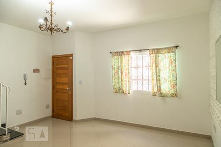 Sala de casa de condomínio para alugar com 2 quartos, 70m² em Vila Dalila, São Paulo