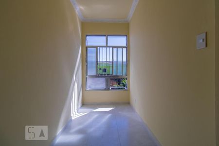 Sala de apartamento para alugar com 2 quartos, 80m² em Olaria, Rio de Janeiro