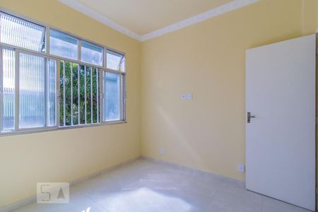 Quarto 1 de apartamento para alugar com 2 quartos, 80m² em Olaria, Rio de Janeiro