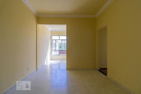 Sala de apartamento para alugar com 2 quartos, 80m² em Olaria, Rio de Janeiro