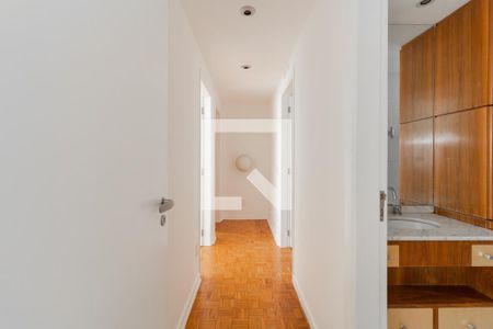 Corredor de apartamento para alugar com 3 quartos, 138m² em Itaim Bibi, São Paulo