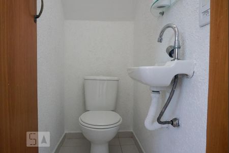 Lavabo de casa para alugar com 2 quartos, 65m² em Jardim Hercilia, São Paulo