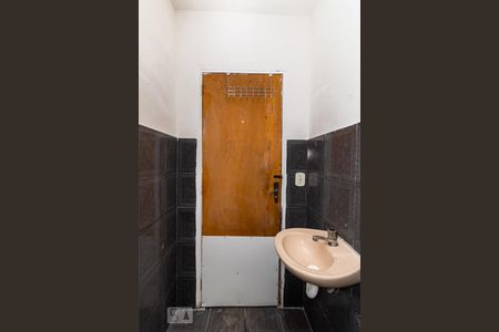 Banheiro de casa para alugar com 1 quarto, 35m² em Jardim Peri, São Paulo