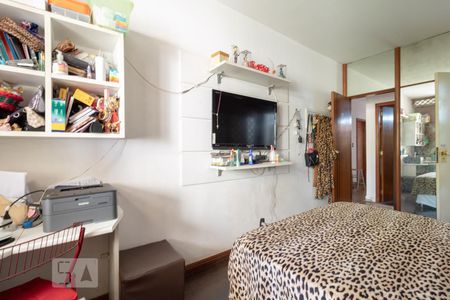 Suíte de casa para alugar com 4 quartos, 600m² em Vila Valqueire, Rio de Janeiro