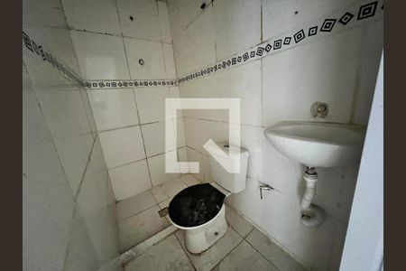 banheiro de kitnet/studio para alugar com 1 quarto, 30m² em Gardênia Azul, Rio de Janeiro