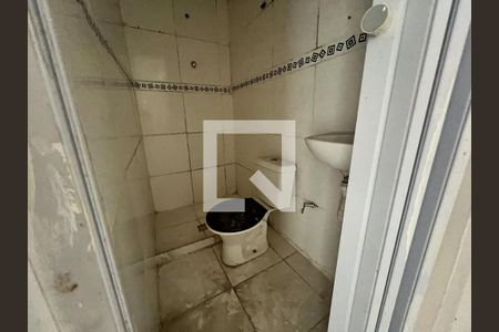 banheiro de kitnet/studio para alugar com 1 quarto, 30m² em Gardênia Azul, Rio de Janeiro