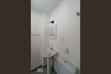 Banheiro de kitnet/studio para alugar com 1 quarto, 32m² em Liberdade, São Paulo