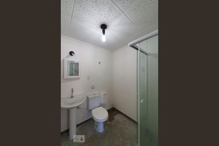 Banheiro de kitnet/studio para alugar com 1 quarto, 32m² em Liberdade, São Paulo