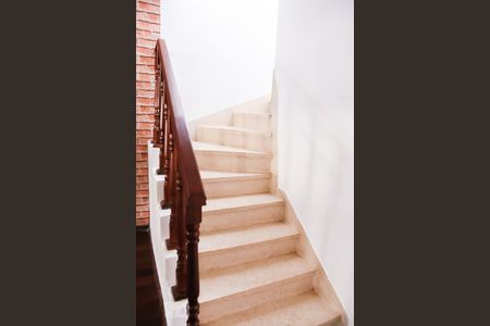 Escada de casa para alugar com 3 quartos, 101m² em Interlagos, São Paulo
