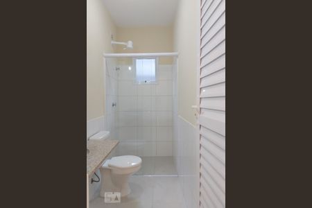 Banheiro de casa para alugar com 2 quartos, 70m² em Santa Maria, Osasco