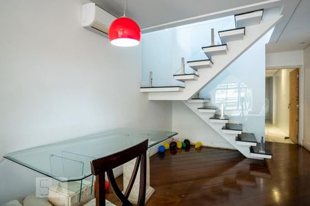 Sala de casa à venda com 3 quartos, 250m² em Vila Cleonice, São Paulo