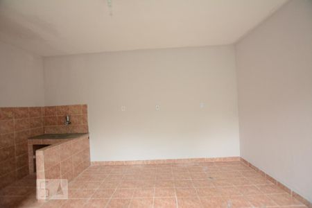 Sala/Quarto de casa para alugar com 1 quarto, 30m² em Irajá, Rio de Janeiro