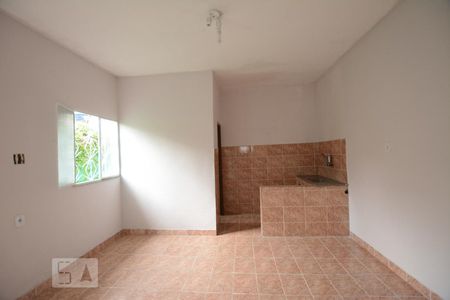 Sala/Quarto de casa para alugar com 1 quarto, 30m² em Irajá, Rio de Janeiro