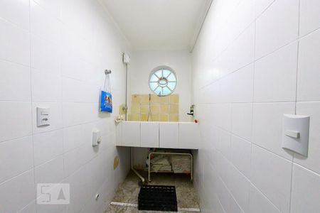 Casa para alugar com 248m², 6 quartos e 6 vagas Casa para alugar com 248m², 6 quartos e 6 vagasBanheiro de Serviço