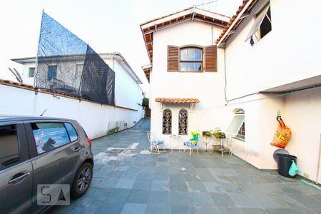 Casa para alugar com 248m², 6 quartos e 6 vagas Casa para alugar com 248m², 6 quartos e 6 vagasQuintal